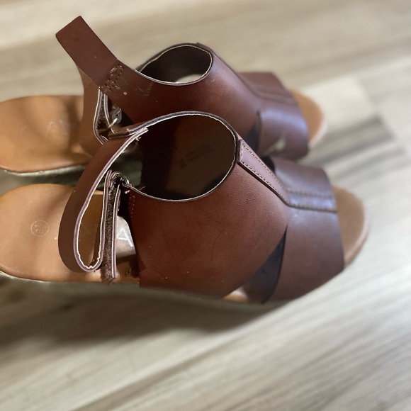 These are a lovely pair of new wedges by Anna. - Picture 3 of 5